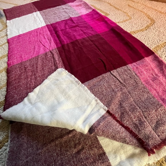 ASOS Design Oversized Square Woven Scarf in Checkered Pink - Picture 7 of 8